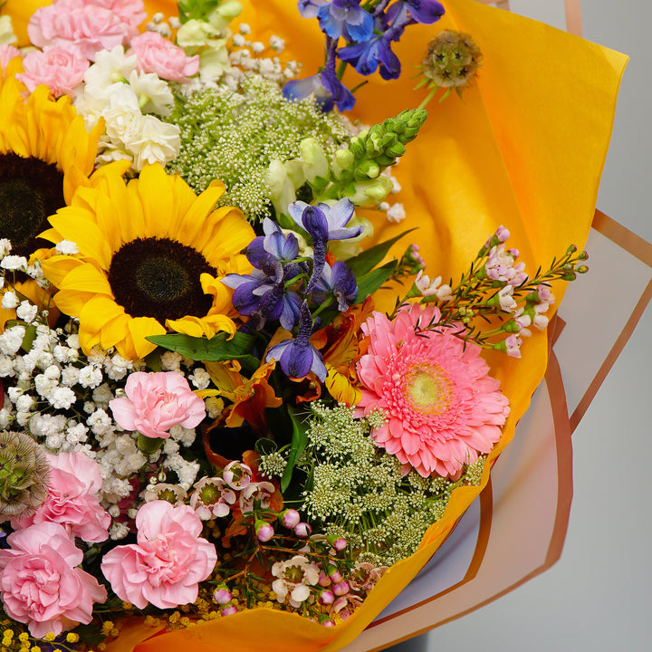 buchet cu flori de camp si floarea soarelui