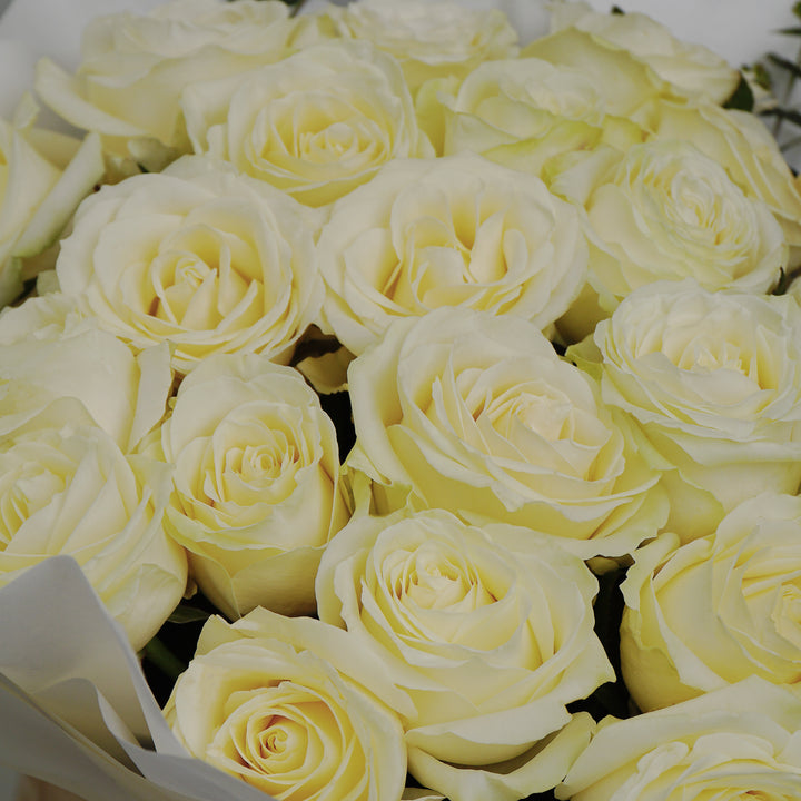 buchet cu trandafiri albi