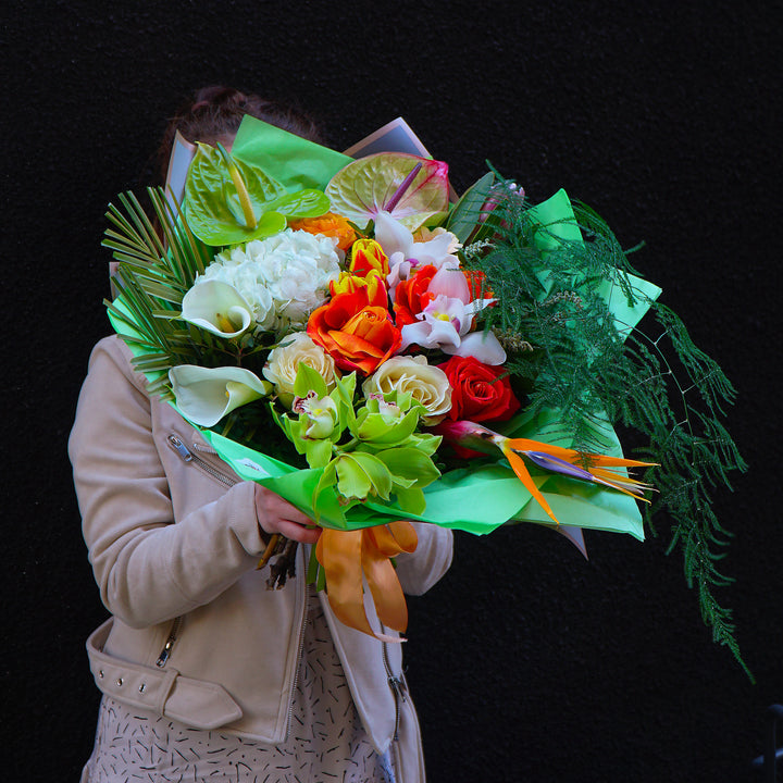 buchet cu flori tropicale si hortensie